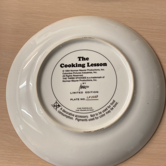 Three Stooges “The Cooking Lesson” limited edition collector plate. - Picture 2 of 3